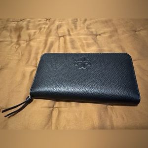 NEW! Tory Burch zip around wallet - black